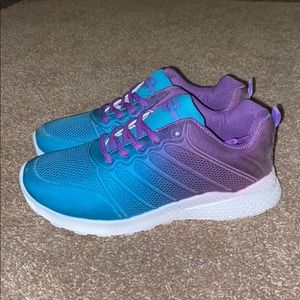Women’s tennis shoes￼